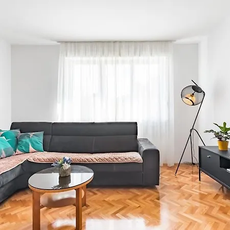 Center + Balcony Apartment Split