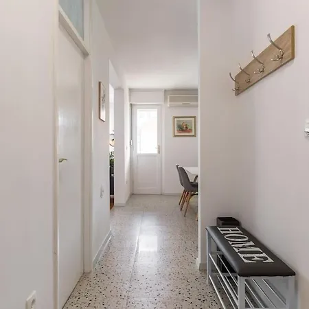 Apartment Center + Balcony Split
