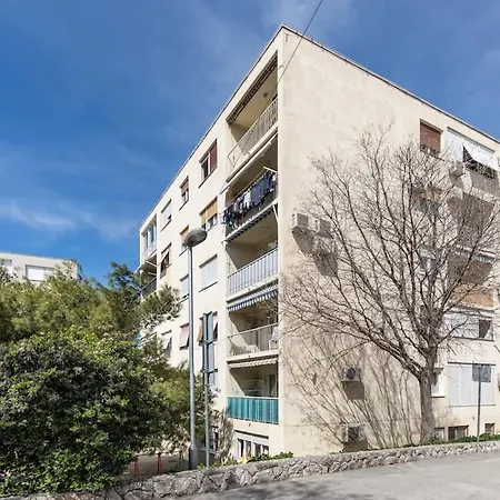 Apartment Center + Balcony *