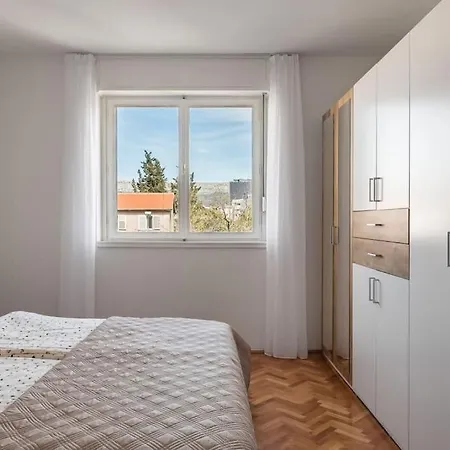 Center + Balcony Split