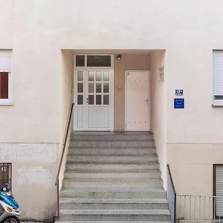 Apartment Center + Balcony *